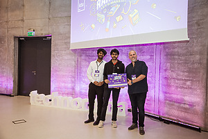 Tameem Ansari with his colleague Sri Muthusivam receiving an award in Technorama // Photo by Eglė Gendrėnaitė